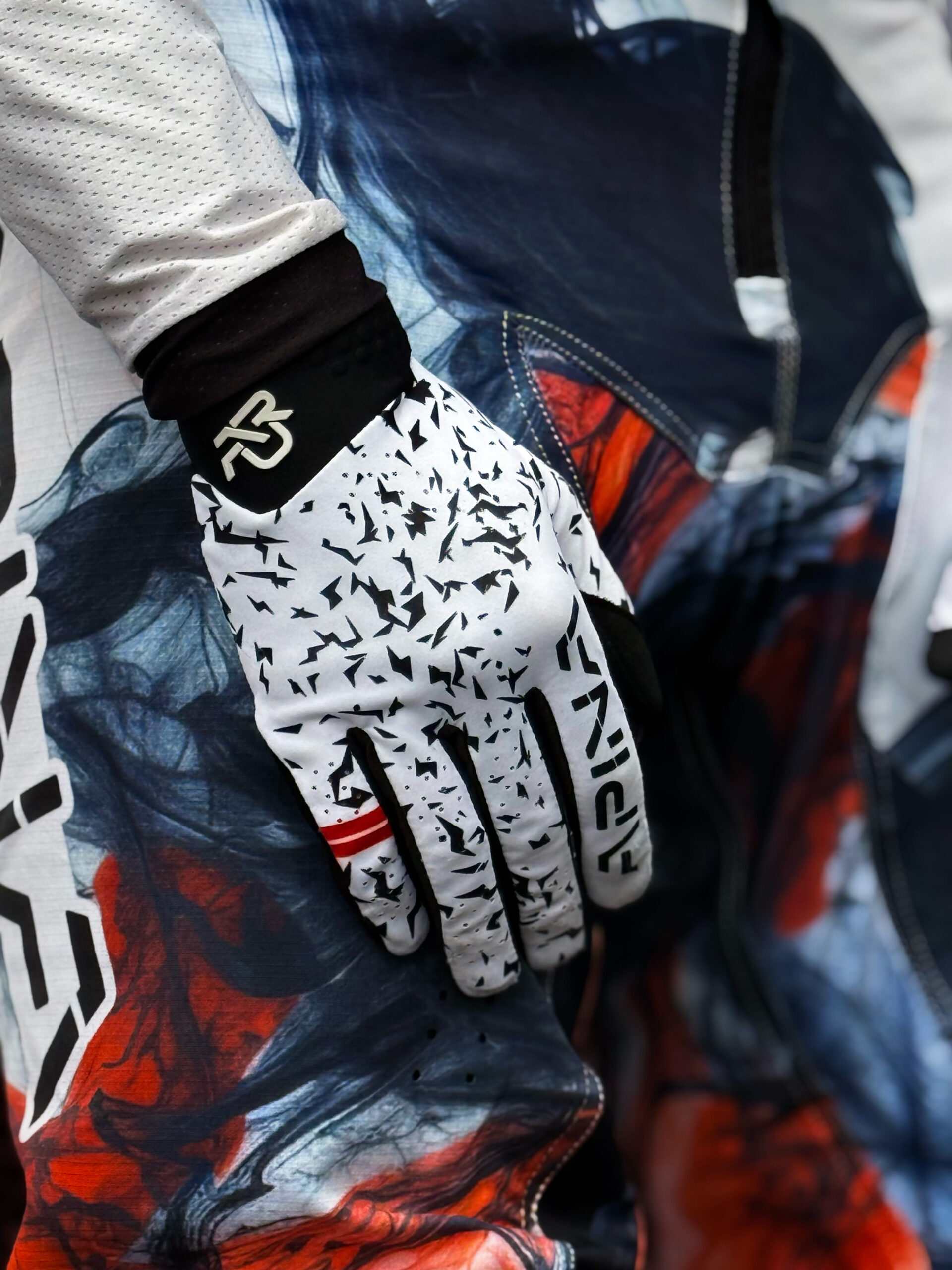 Apina Gloves Preview 1